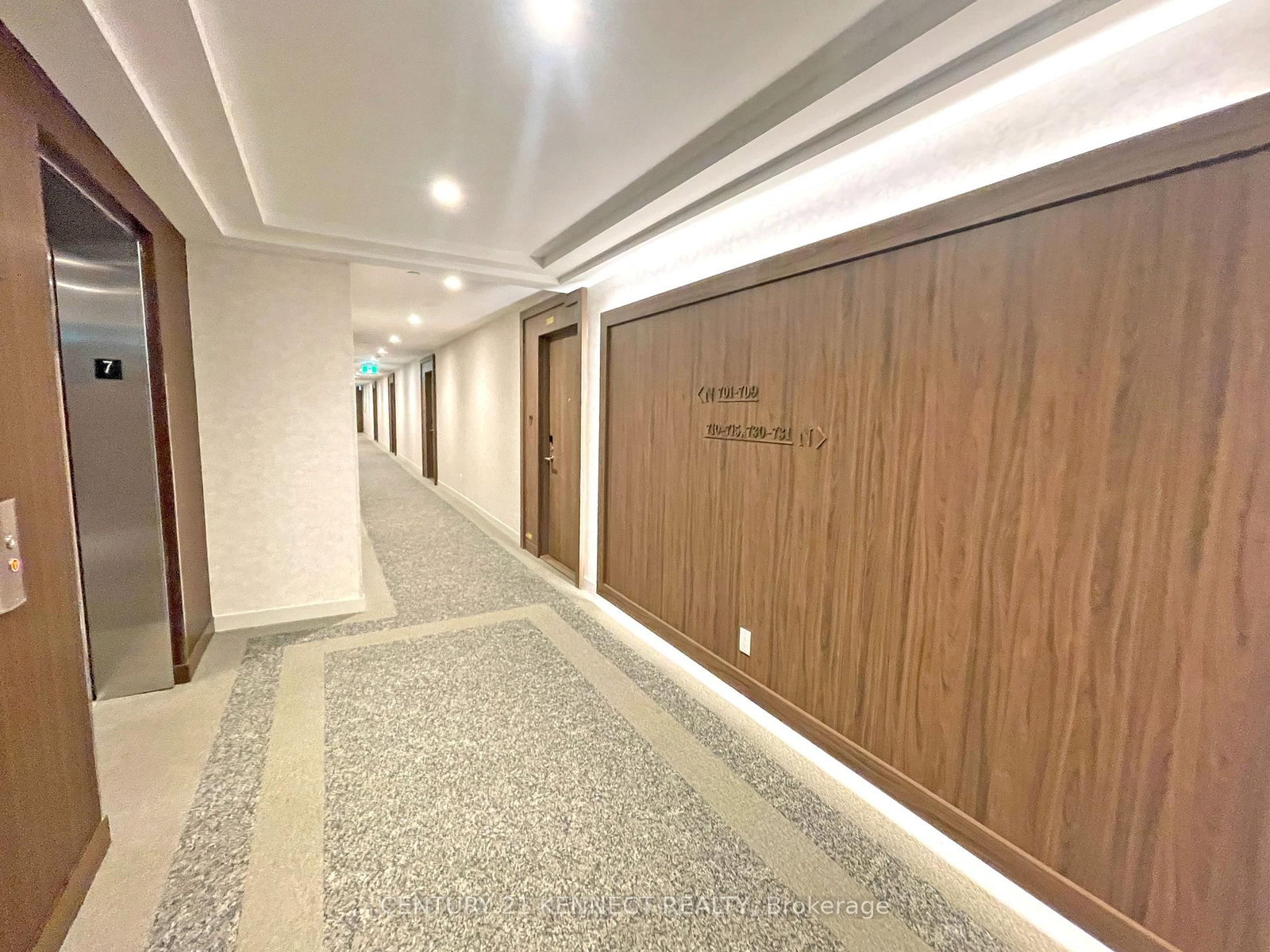 8188 Yonge Street, Unit 707 - Photo 10