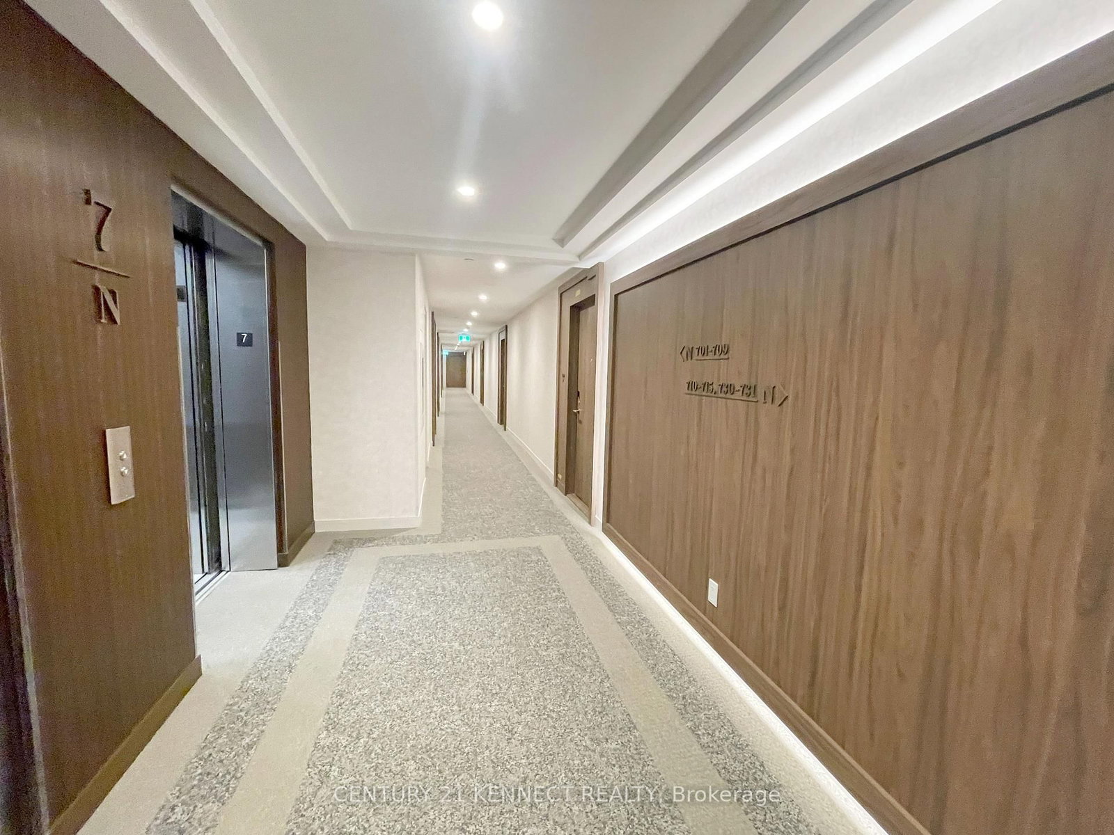 8188 Yonge Street, Unit 707 - Photo 11