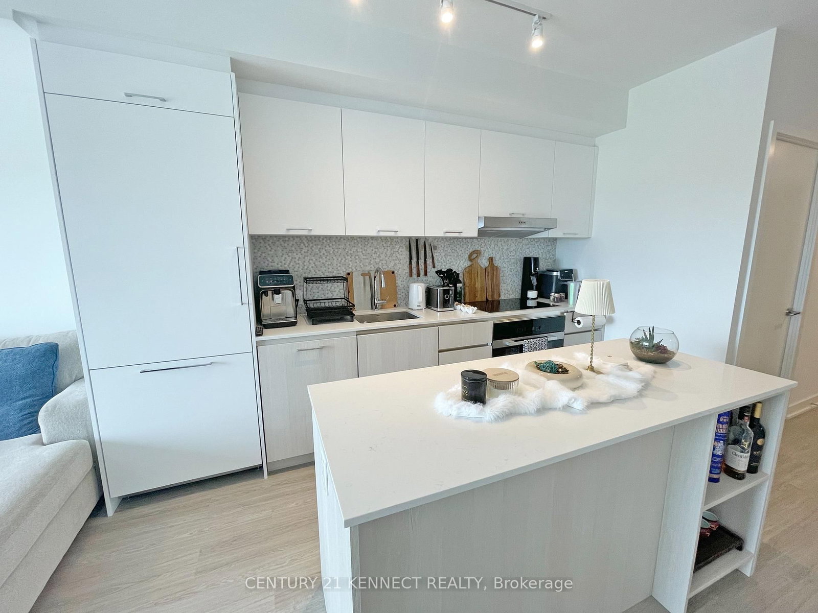 8188 Yonge Street, Unit 707 - Photo 15