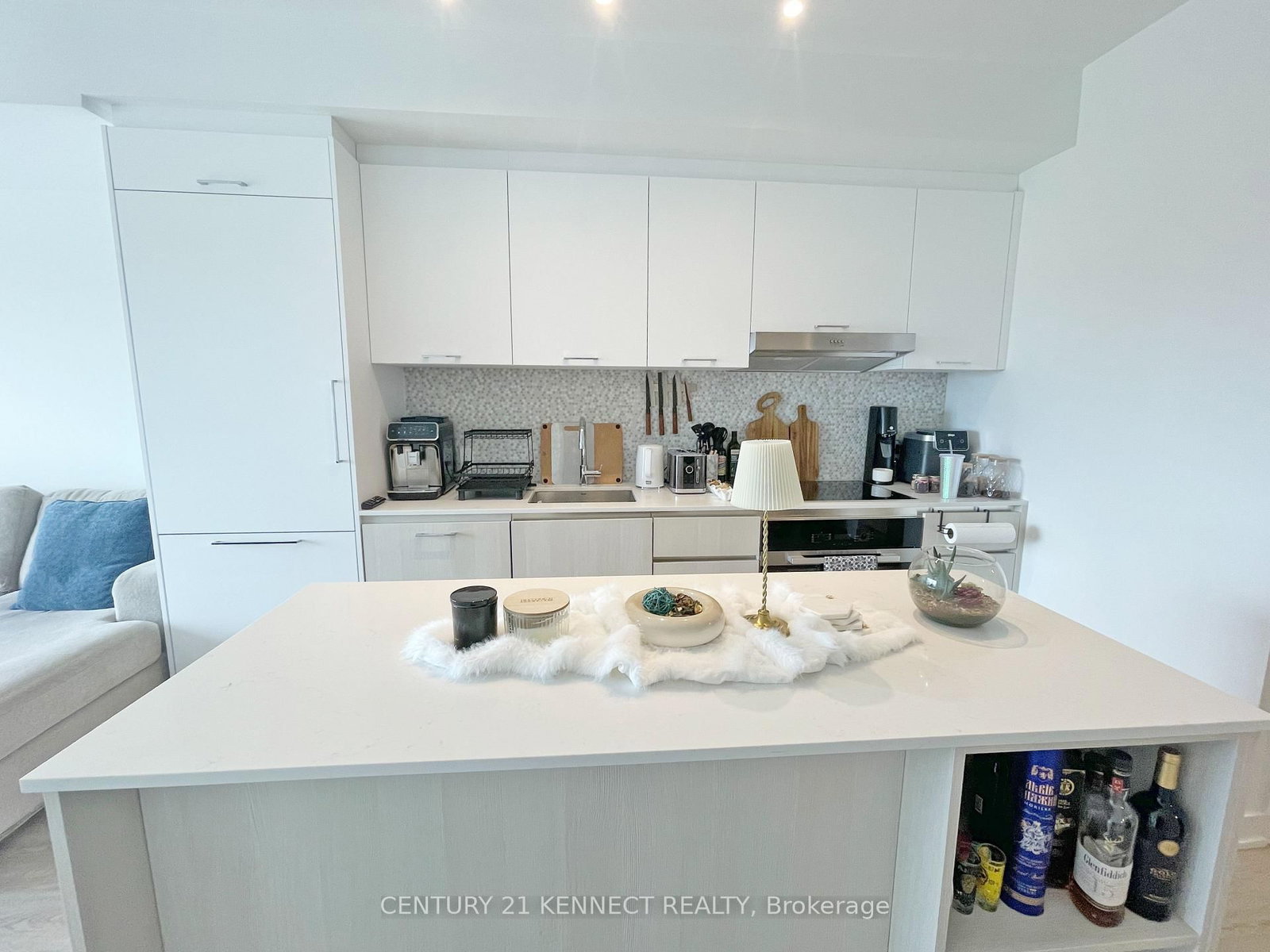 8188 Yonge Street, Unit 707 - Photo 16