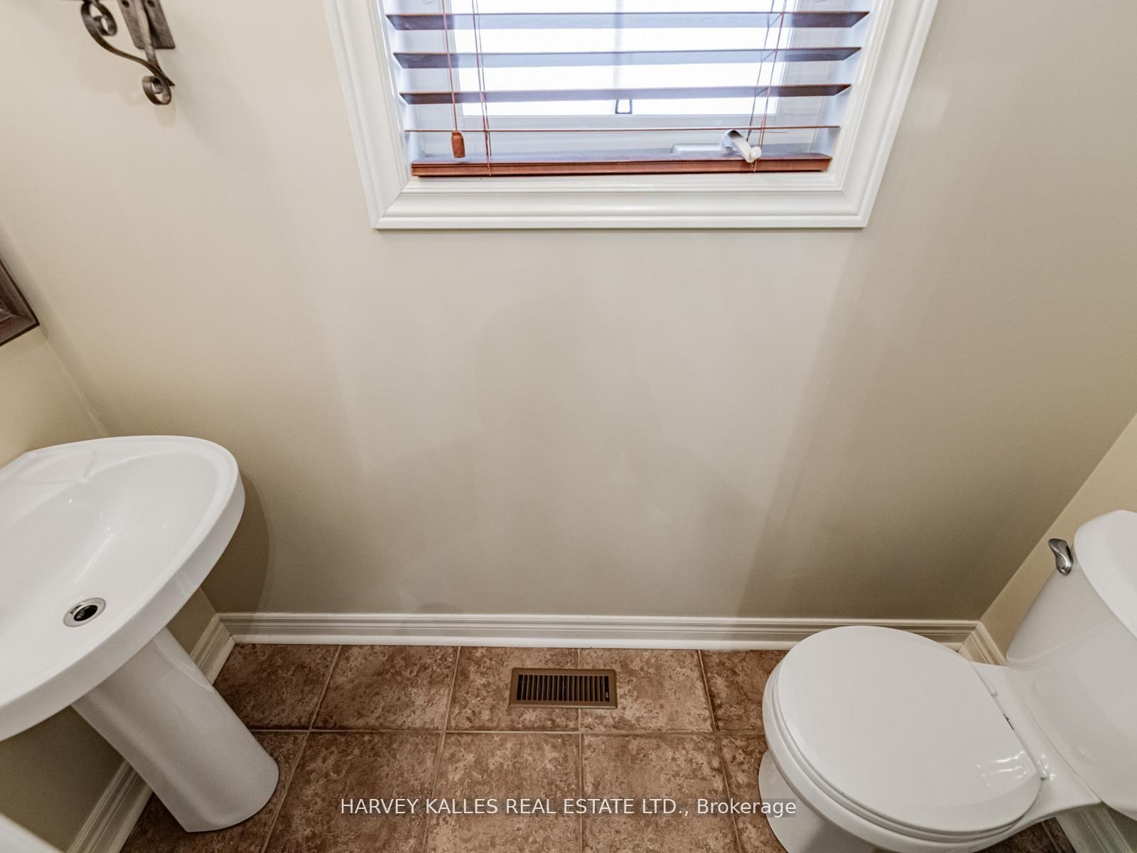 Detached House for sale at 12 Barberry Crescent, Richmond Hill, Ontario, L4E 4S5 - Oak Ridges - MLS: N12995880