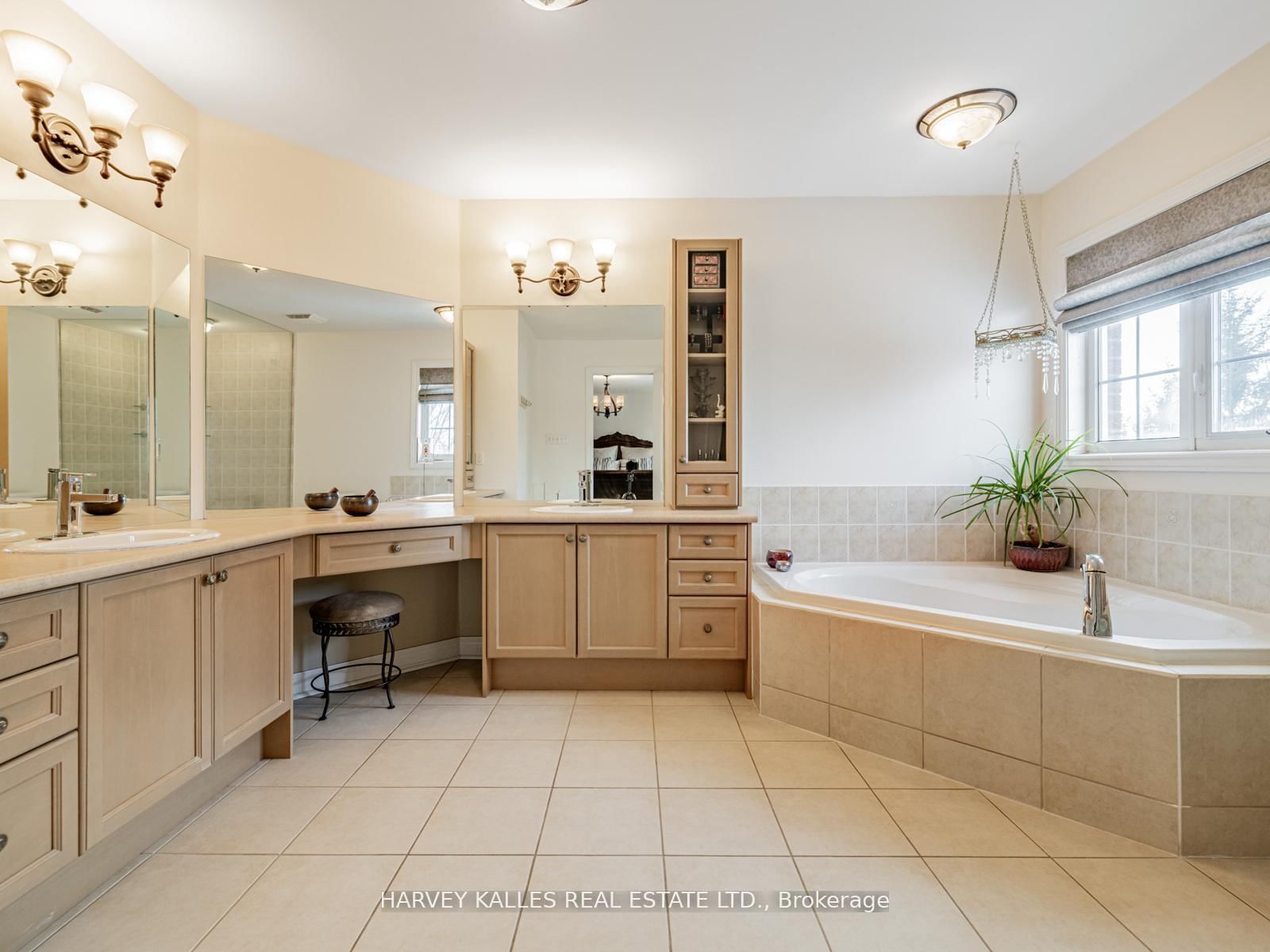 Detached House for sale at 12 Barberry Crescent, Richmond Hill, Ontario, L4E 4S5 - Oak Ridges - MLS: N12995880