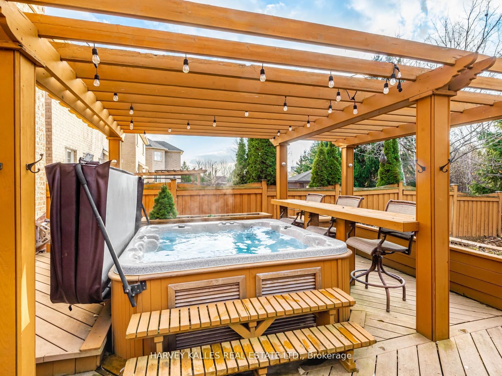 Detached House for sale at 12 Barberry Crescent, Richmond Hill, Ontario, L4E 4S5 - Oak Ridges - MLS: N12995880