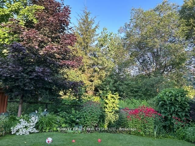 Detached House for sale at 12 Barberry Crescent, Richmond Hill, Ontario, L4E 4S5 - Oak Ridges - MLS: N12995880