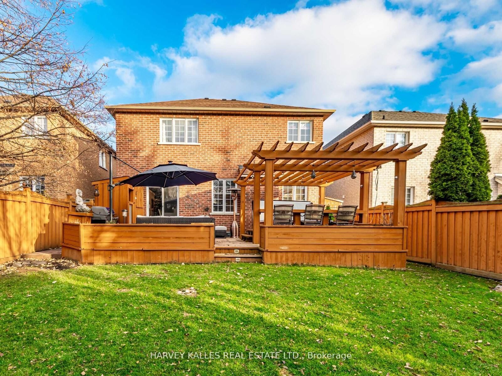 Detached House for sale at 12 Barberry Crescent, Richmond Hill, Ontario, L4E 4S5 - Oak Ridges - MLS: N12995880