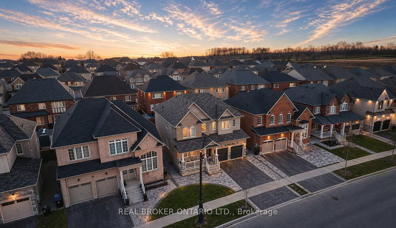 34 Kidd St, Bradford West Gwillimbury, L3Z 0V5 | Image 2