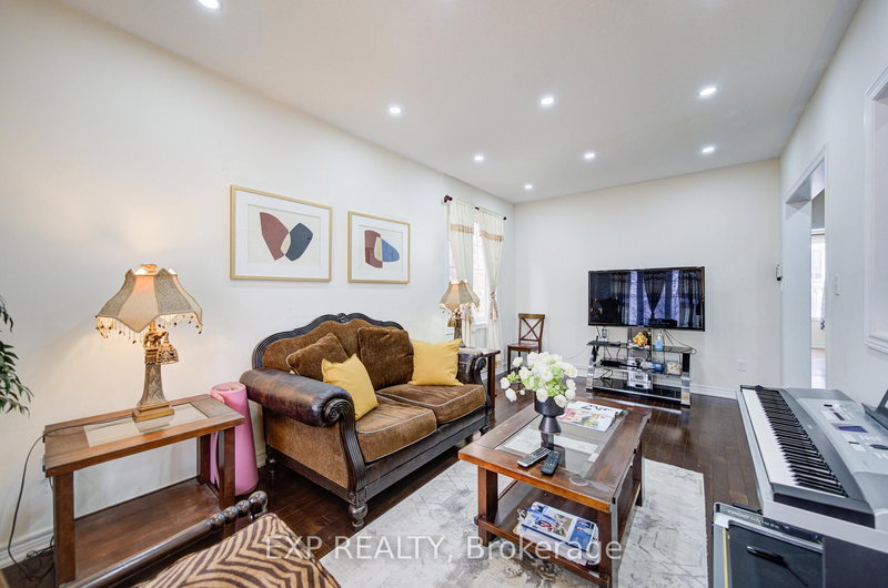 20 Everett St, Markham, L6E 2A4 | Image 3