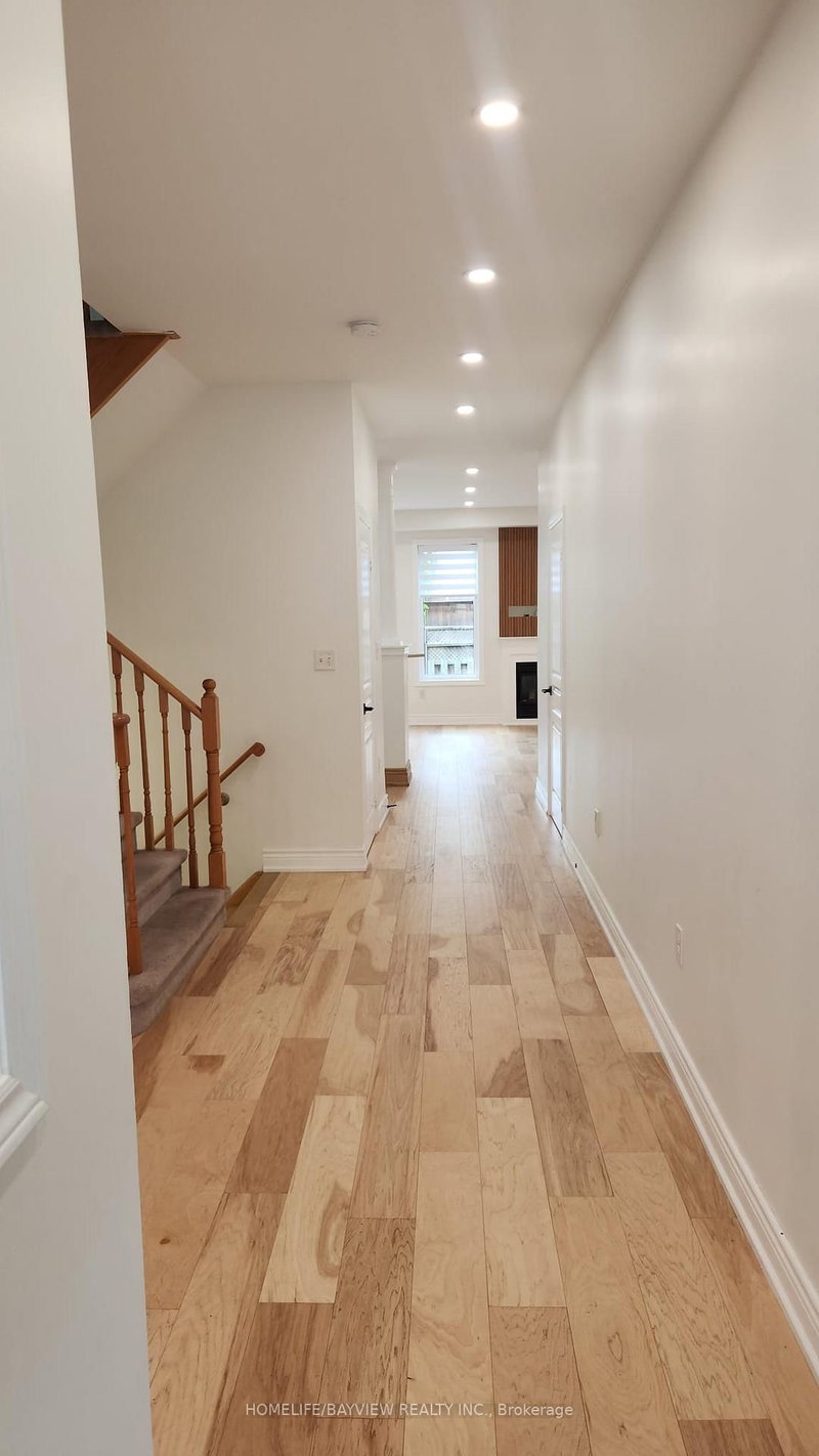 (Main) - 51 Waldron Cres, Richmond Hill, L4E 4A3 | Image 2