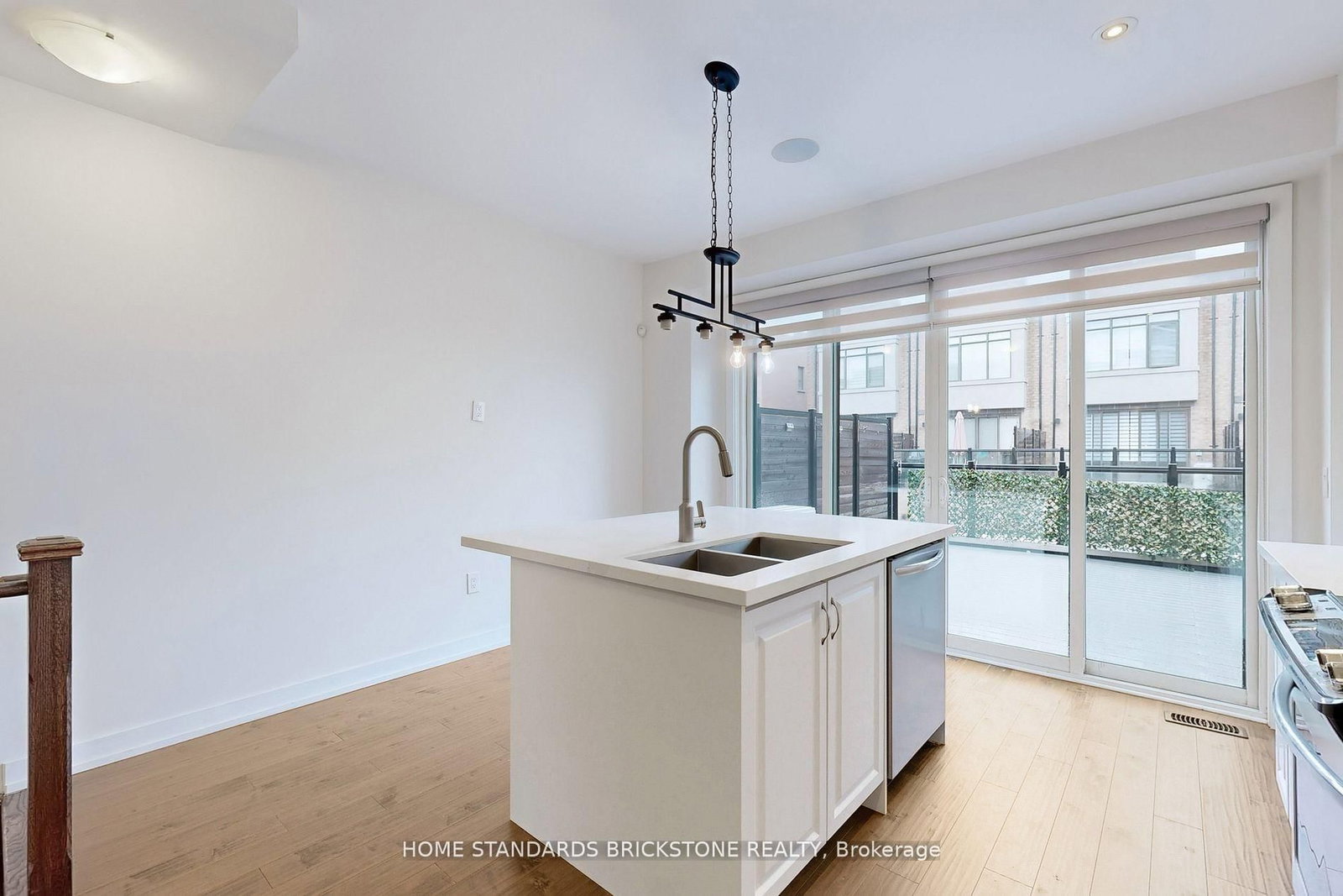 215 Salterton Circle • Vaughan, ON photo 15