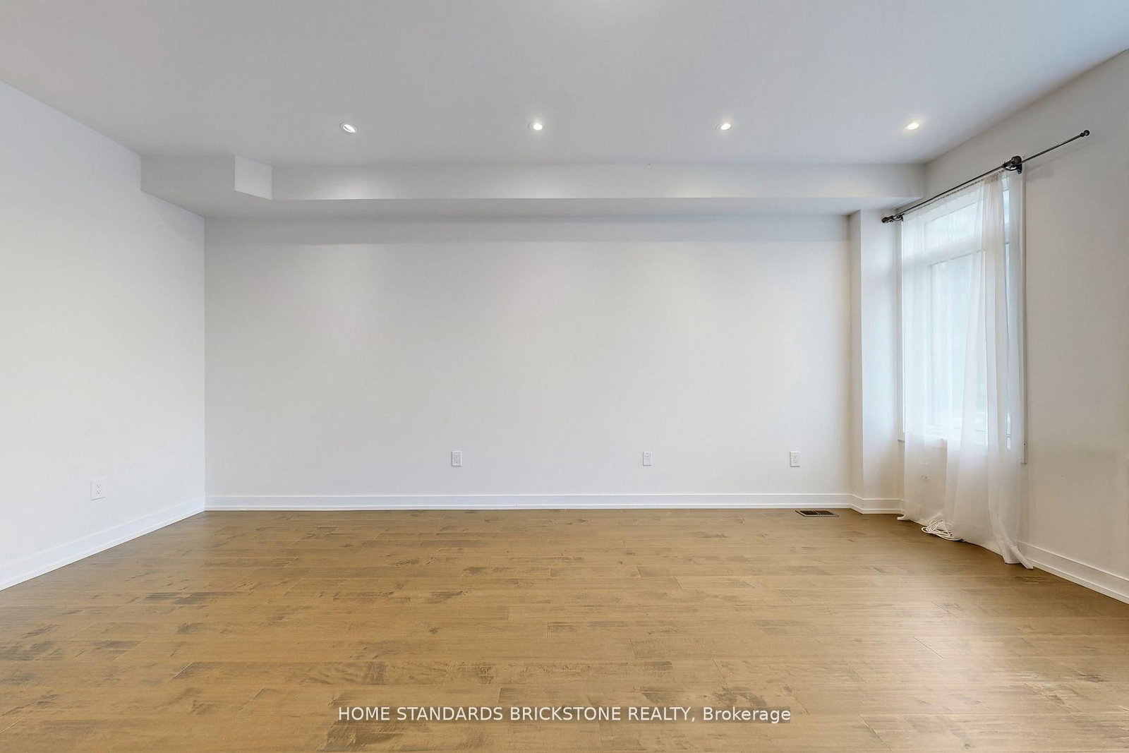 215 Salterton Circle • Vaughan, ON photo 8