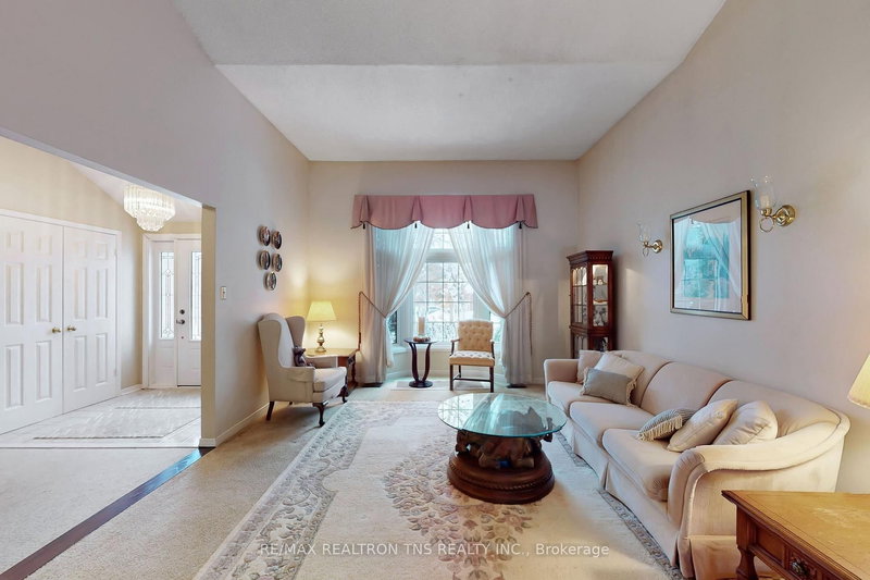 38 Gilbank Dr, Aurora, L4G 5G5 | Image 3