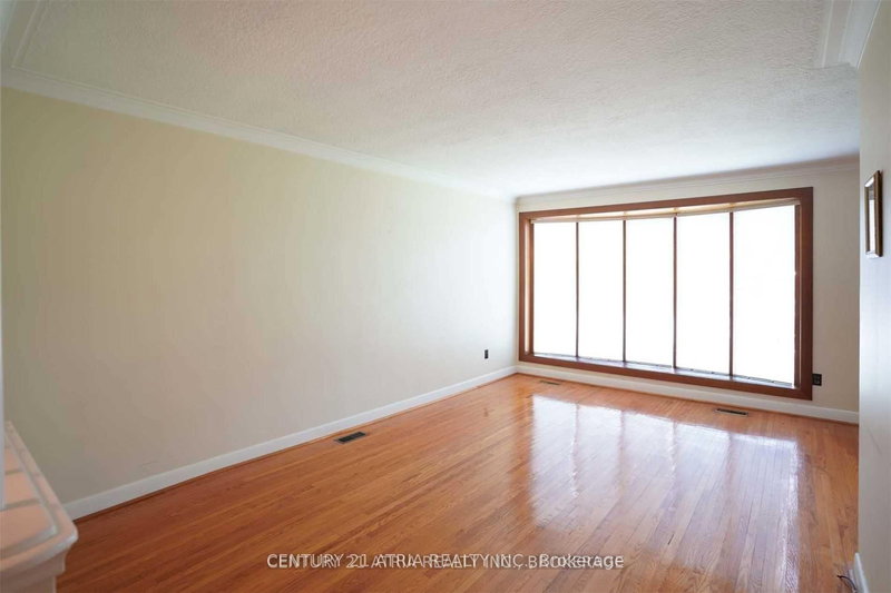 438 Lynett Cres, Richmond Hill, L4C 2V7 | Image 3