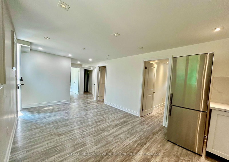 BSMT-18 King Richard Crt, Markham, L3P 1M1 | Image 3