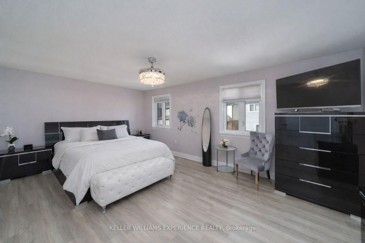 Detached House for sale at 121 Centre Street, Essa, Ontario, L0M 1B0 - Angus - MLS: N12997062