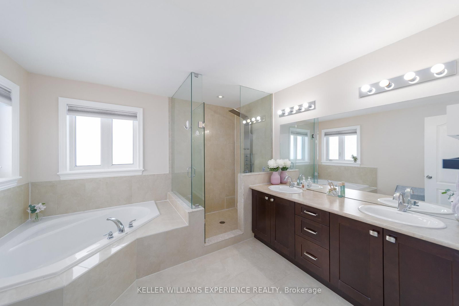 Detached House for sale at 121 Centre Street, Essa, Ontario, L0M 1B0 - Angus - MLS: N12997062