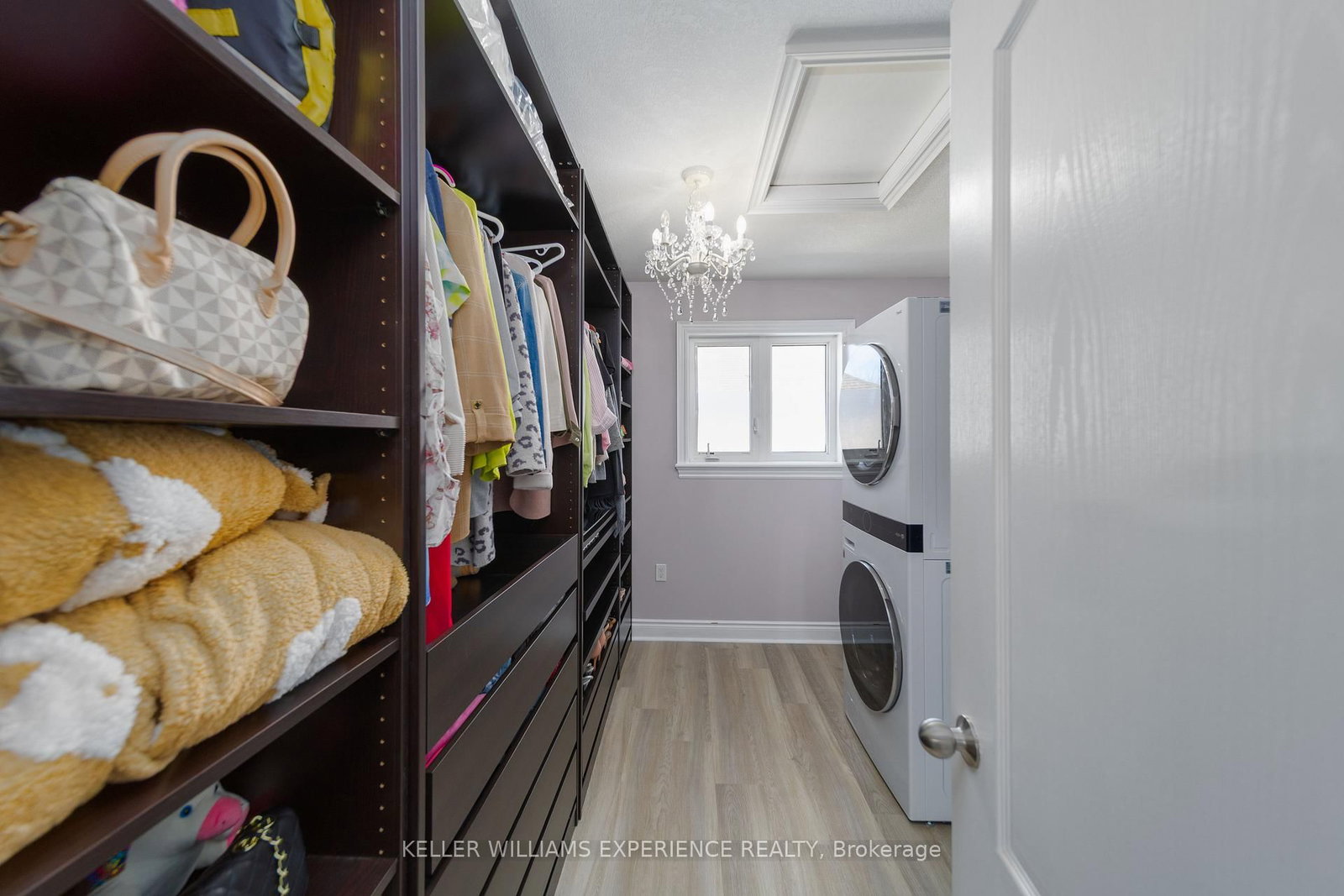 Detached House for sale at 121 Centre Street, Essa, Ontario, L0M 1B0 - Angus - MLS: N12997062