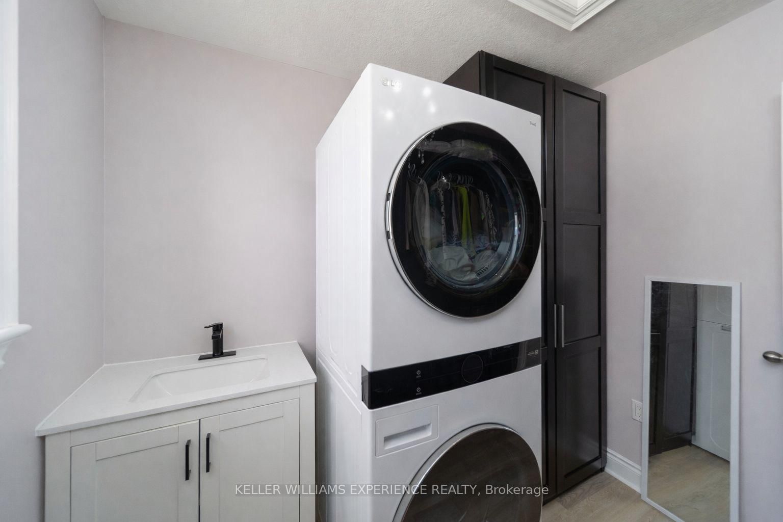 Detached House for sale at 121 Centre Street, Essa, Ontario, L0M 1B0 - Angus - MLS: N12997062