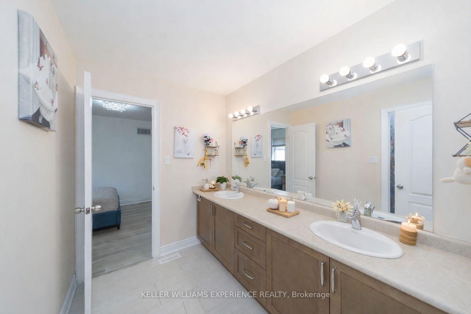 Detached House for sale at 121 Centre Street, Essa, Ontario, L0M 1B0 - Angus - MLS: N12997062