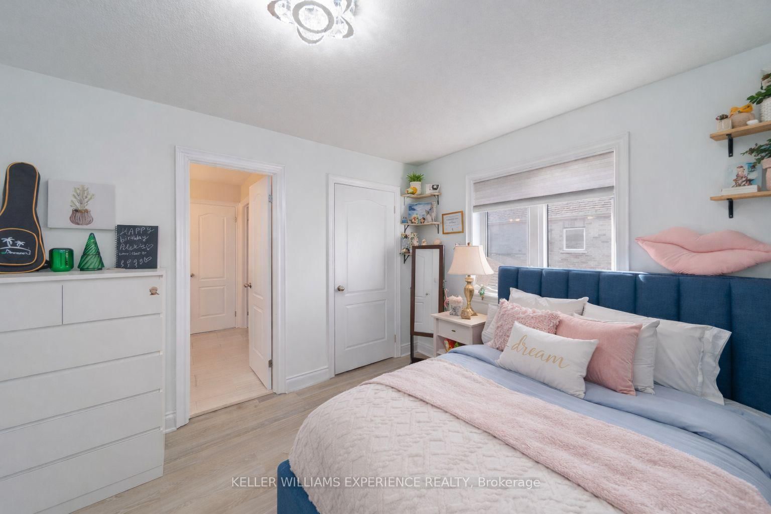 Detached House for sale at 121 Centre Street, Essa, Ontario, L0M 1B0 - Angus - MLS: N12997062