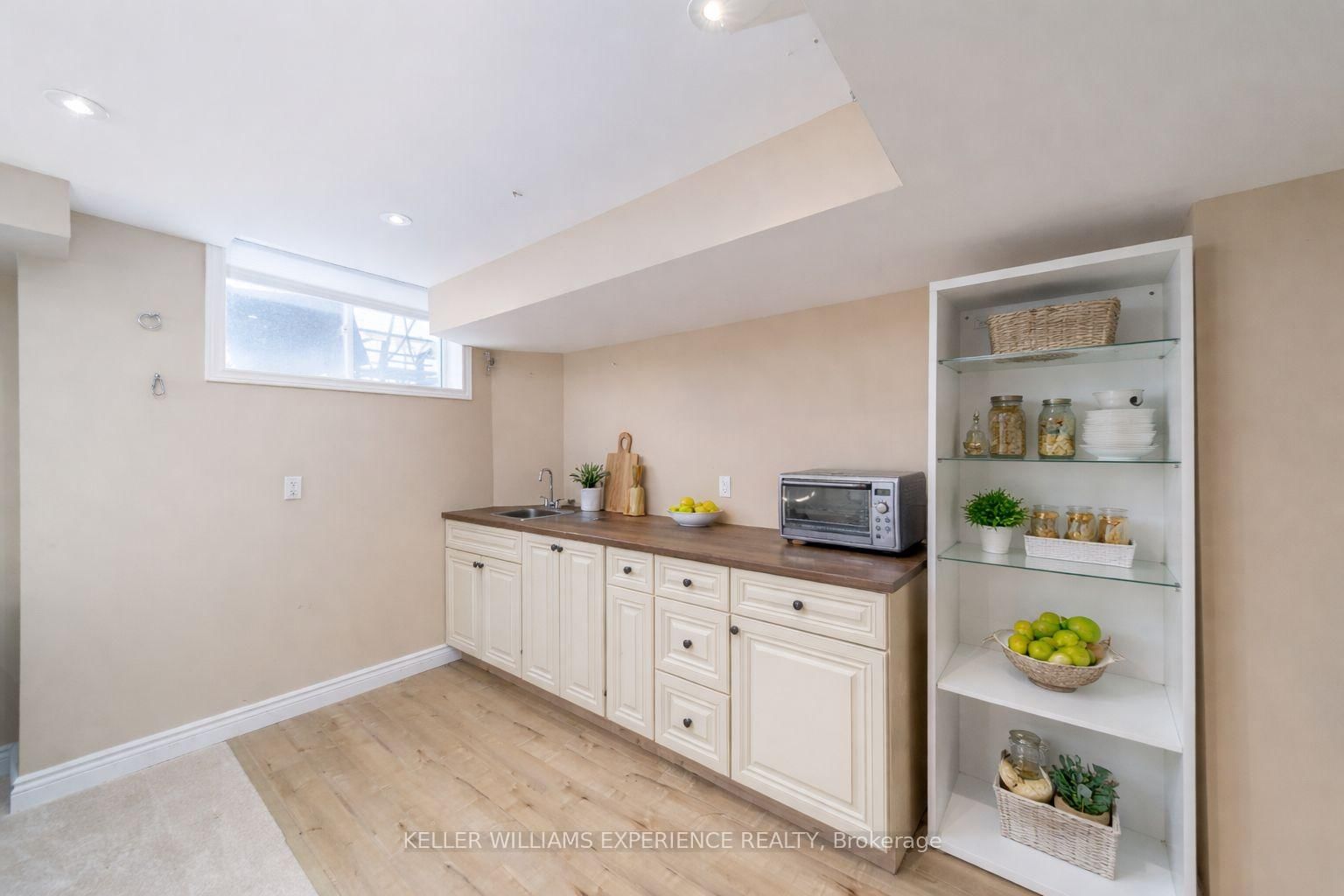 Detached House for sale at 121 Centre Street, Essa, Ontario, L0M 1B0 - Angus - MLS: N12997062