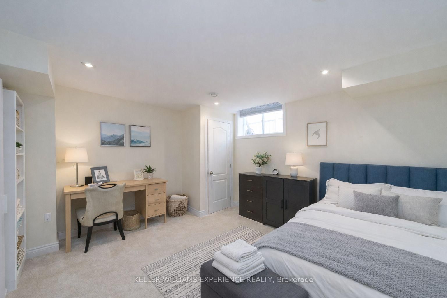 Detached House for sale at 121 Centre Street, Essa, Ontario, L0M 1B0 - Angus - MLS: N12997062