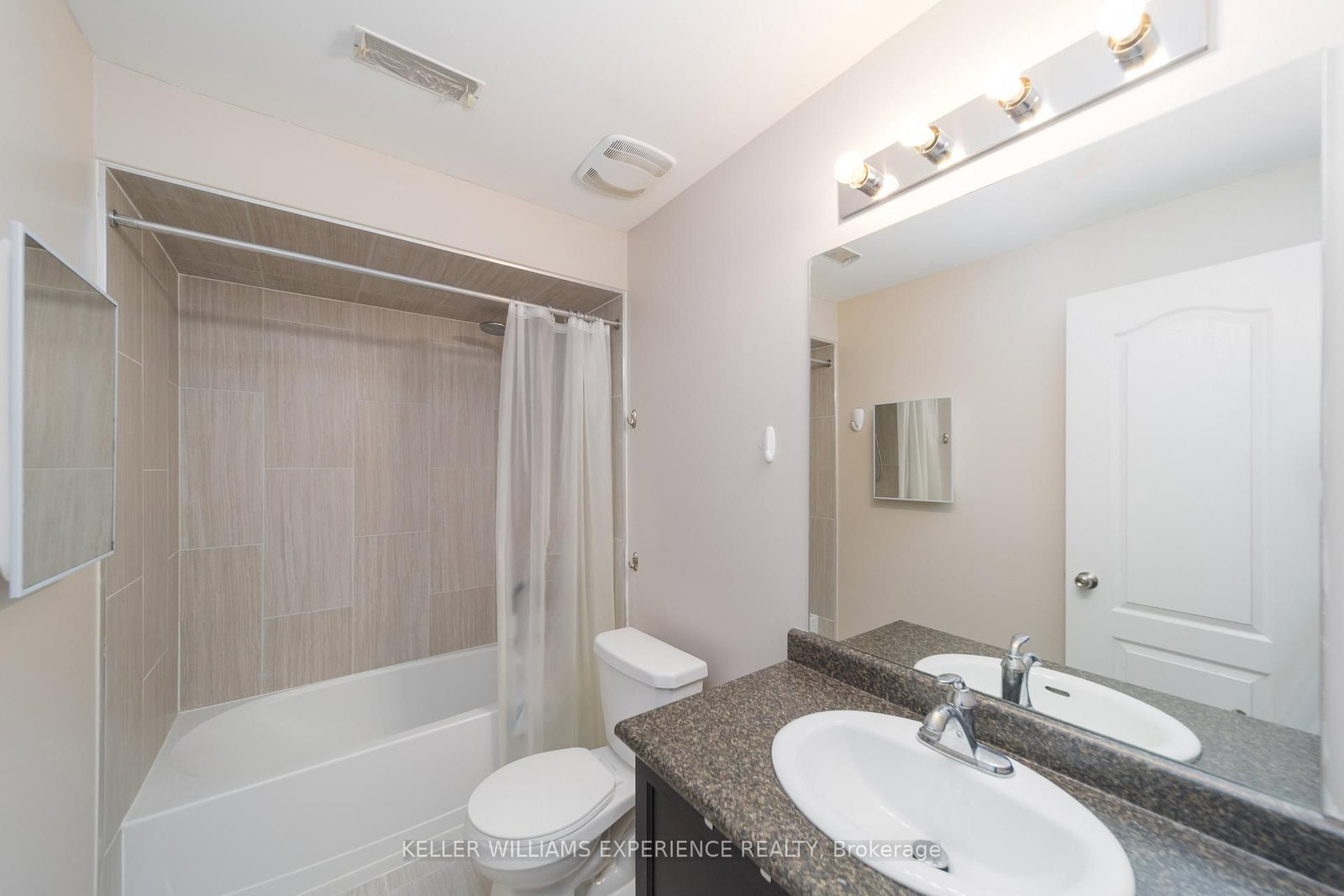 Detached House for sale at 121 Centre Street, Essa, Ontario, L0M 1B0 - Angus - MLS: N12997062