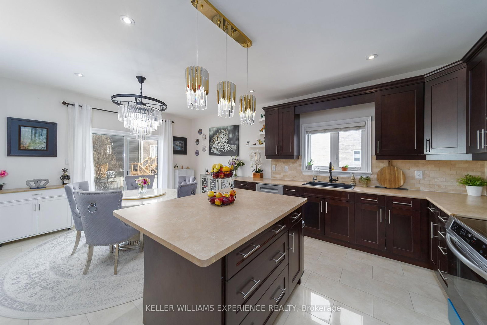 Detached House for sale at 121 Centre Street, Essa, Ontario, L0M 1B0 - Angus - MLS: N12997062