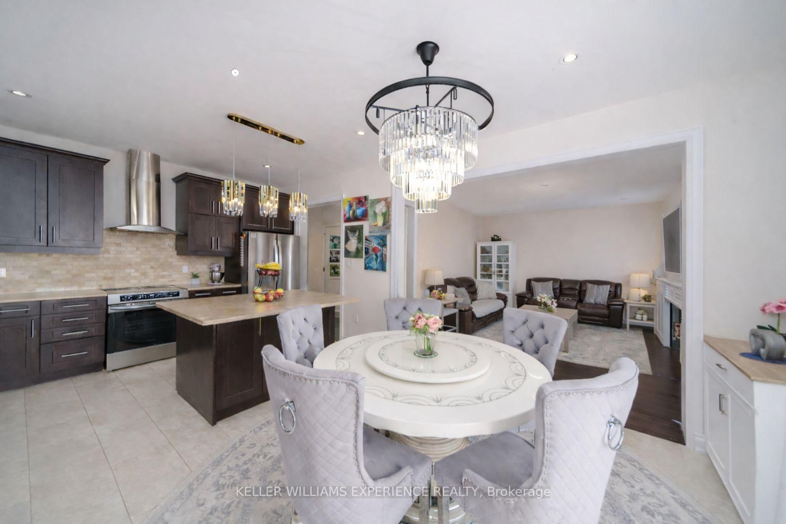 Detached House for sale at 121 Centre Street, Essa, Ontario, L0M 1B0 - Angus - MLS: N12997062