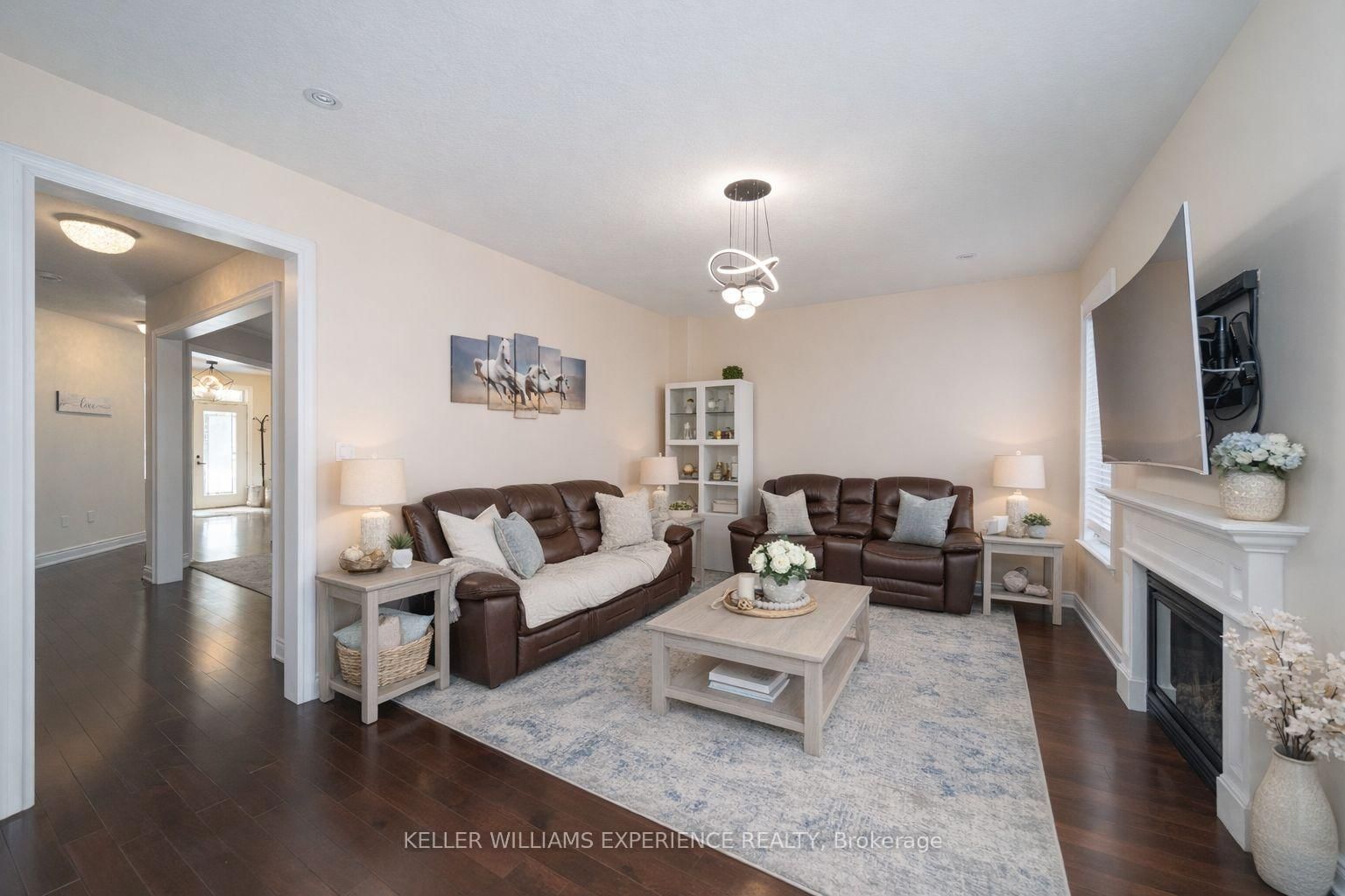 Detached House for sale at 121 Centre Street, Essa, Ontario, L0M 1B0 - Angus - MLS: N12997062