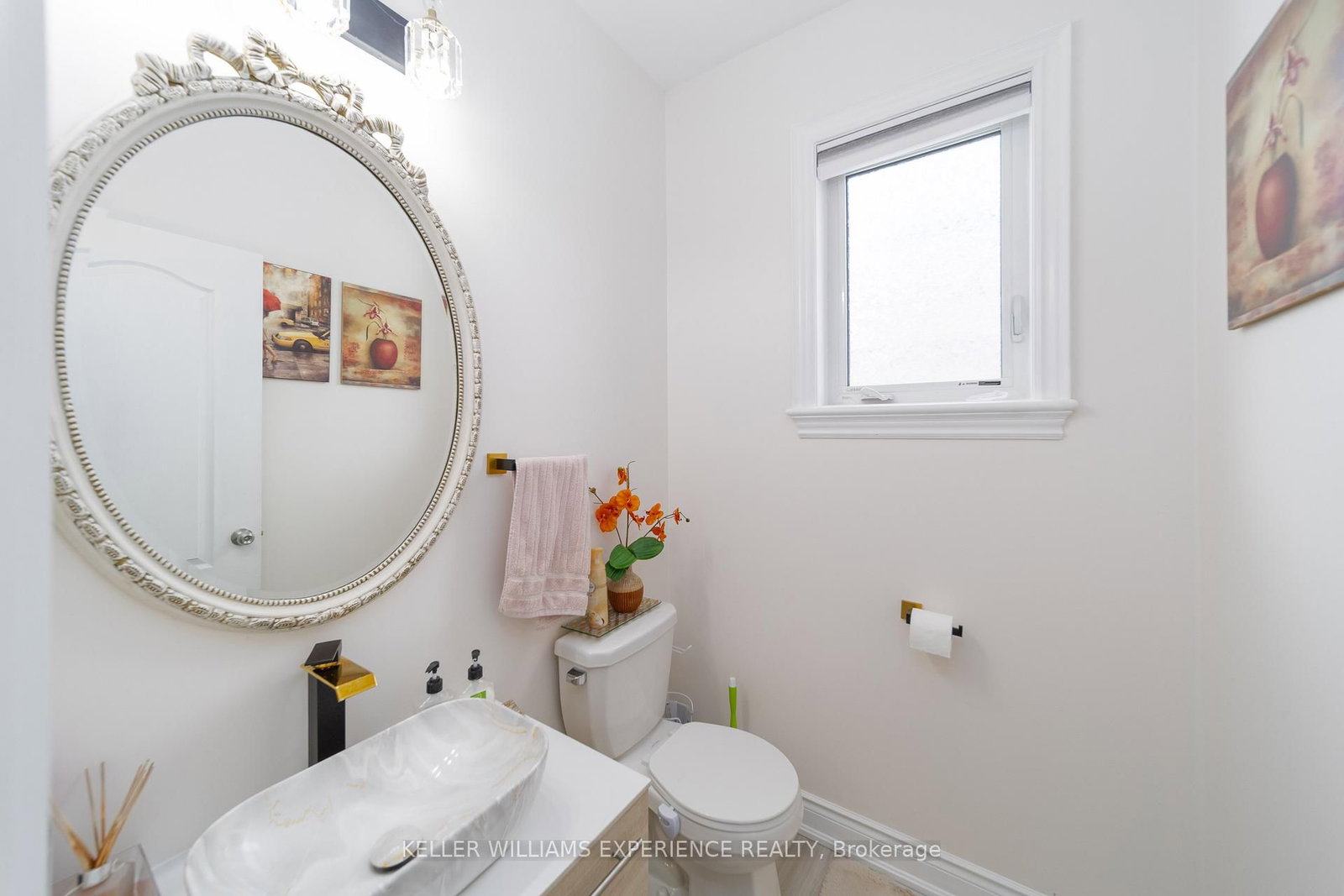 Detached House for sale at 121 Centre Street, Essa, Ontario, L0M 1B0 - Angus - MLS: N12997062