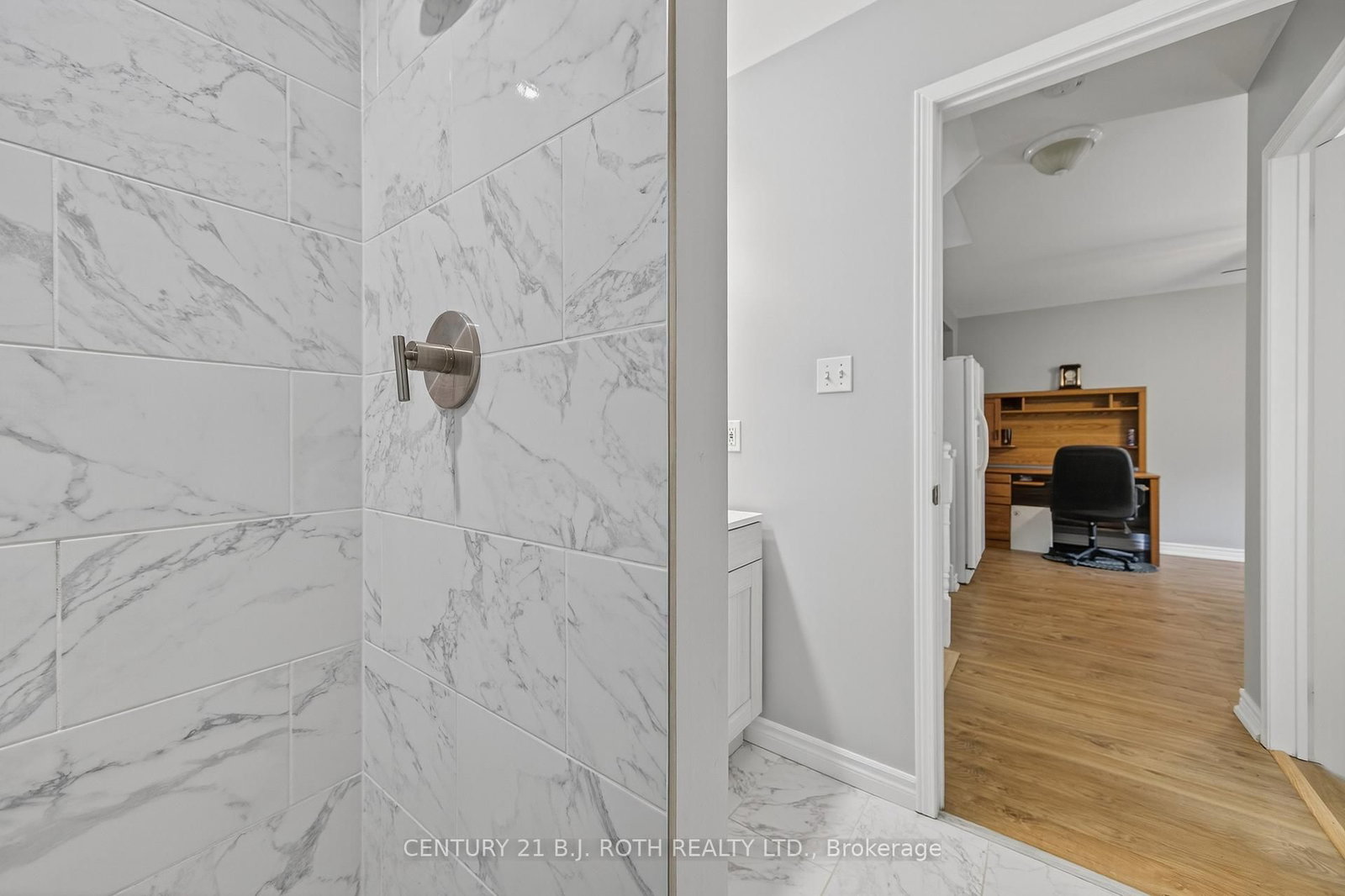 Detached House for sale at 1105 Goshen Road, Innisfil, Ontario, L9S 2B5 - Alcona - MLS: N12997126