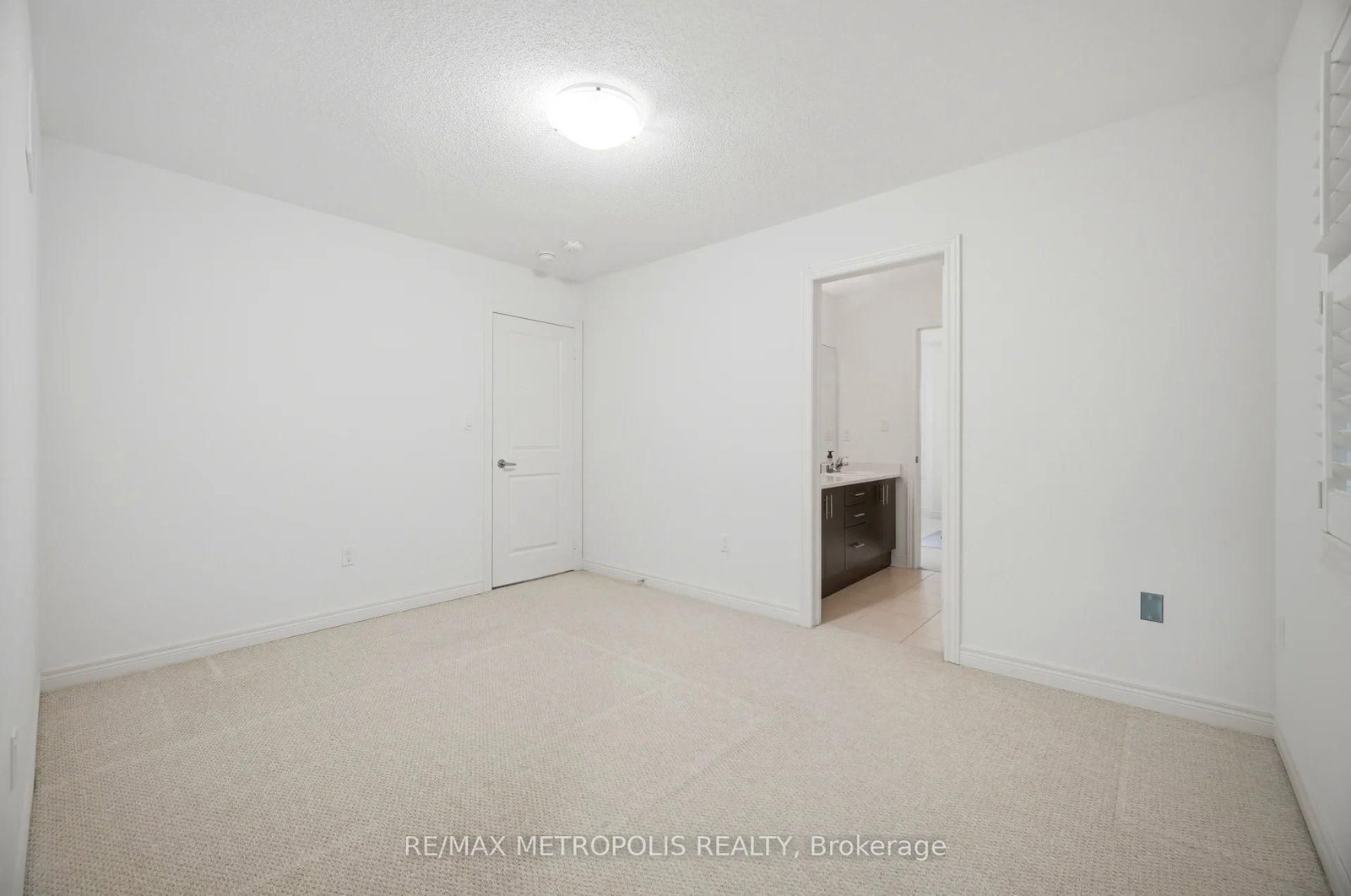 Listing Image 41