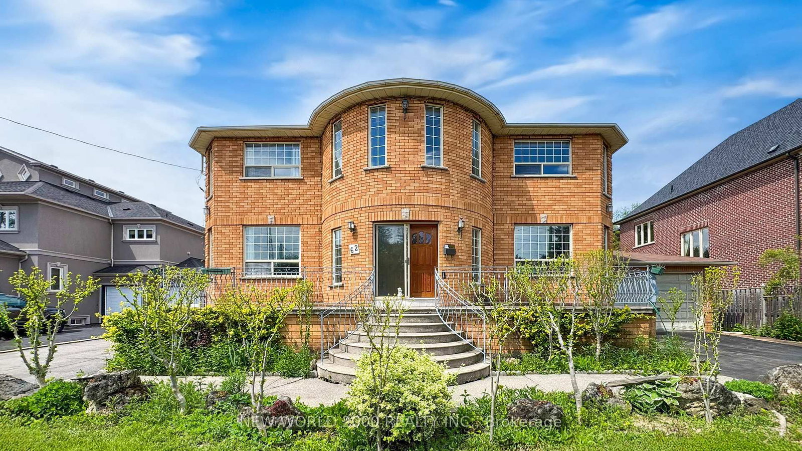 62 W Langstaff Road • Richmond Hill, ON photo 2