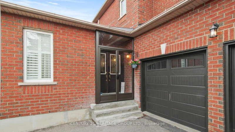 160 Carlyle Crescent