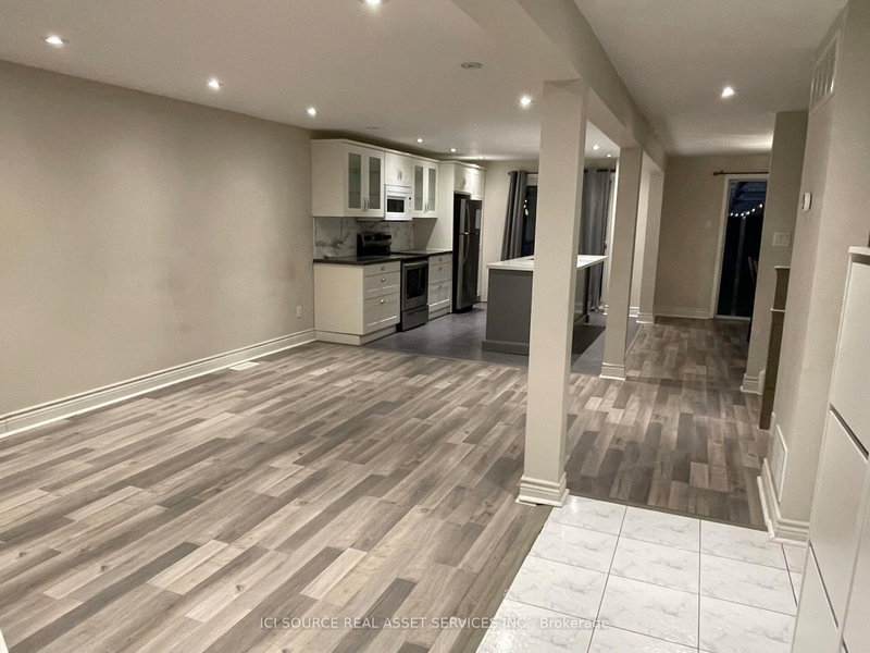 45 Raleigh Cres, Markham, L3R 4W4 | Image 3