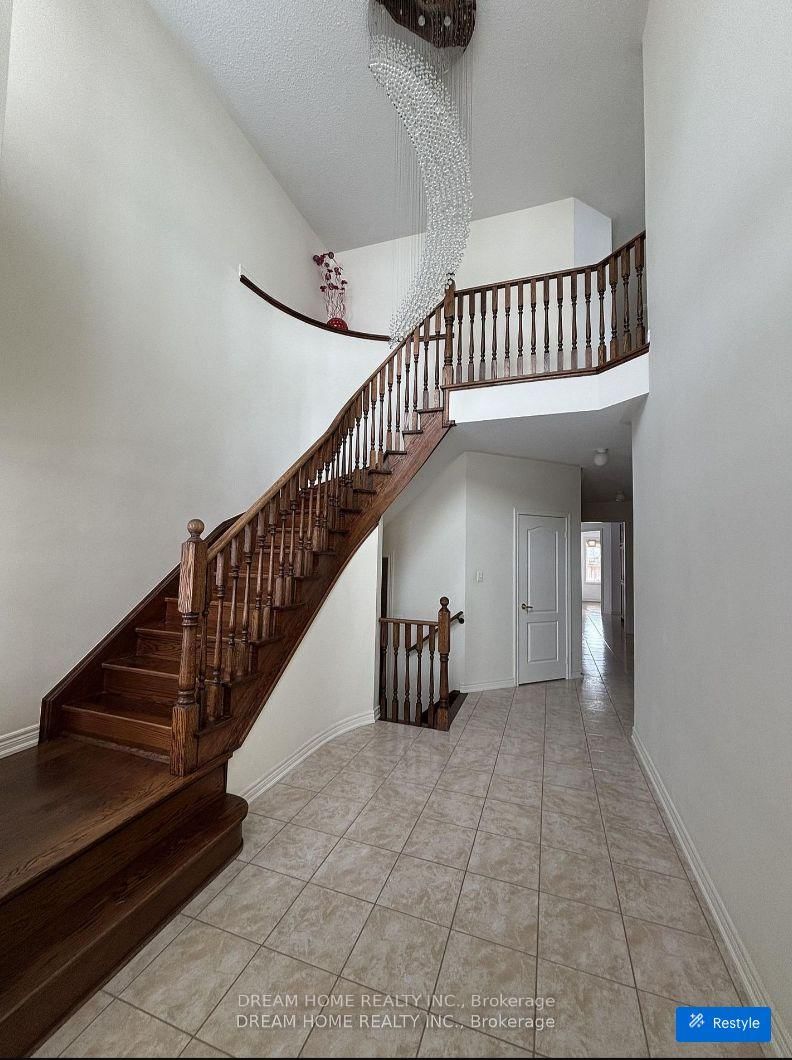 276 The Bridle Walk, Markham, L6C 0V7 | Image 2