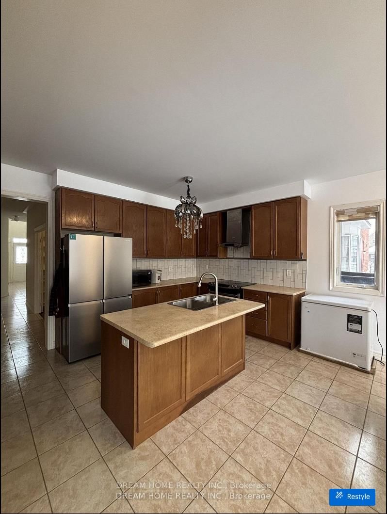 276 The Bridle Walk, Markham, L6C 0V7 | Image 3