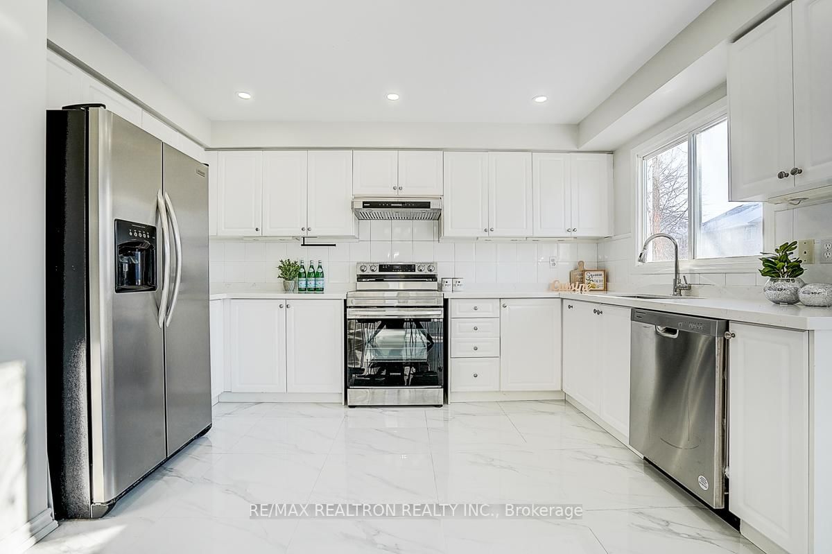 Townhouse for sale at 175 Trail Ridge Lane, Markham, Ontario, L6C 2C6 - Berczy - MLS: N12998148