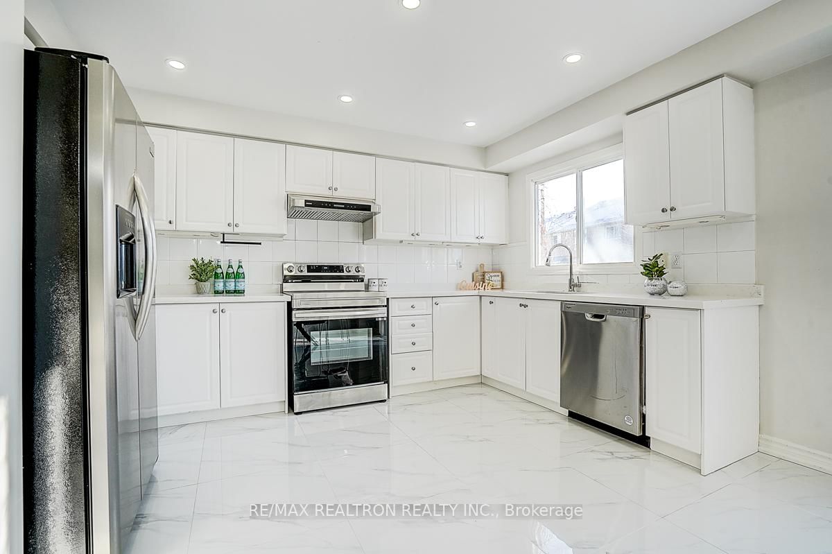 Townhouse for sale at 175 Trail Ridge Lane, Markham, Ontario, L6C 2C6 - Berczy - MLS: N12998148