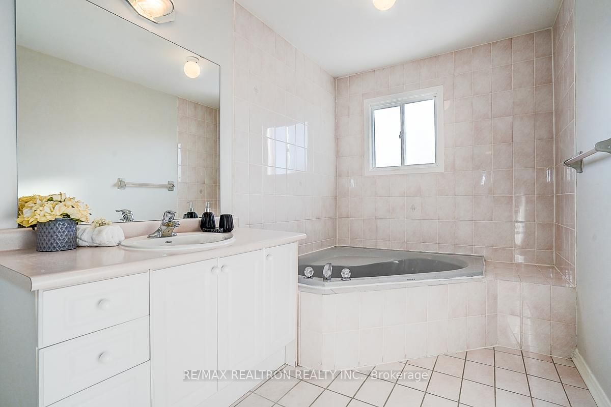 Townhouse for sale at 175 Trail Ridge Lane, Markham, Ontario, L6C 2C6 - Berczy - MLS: N12998148