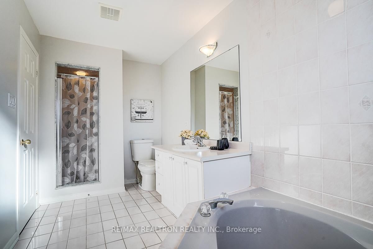 Townhouse for sale at 175 Trail Ridge Lane, Markham, Ontario, L6C 2C6 - Berczy - MLS: N12998148