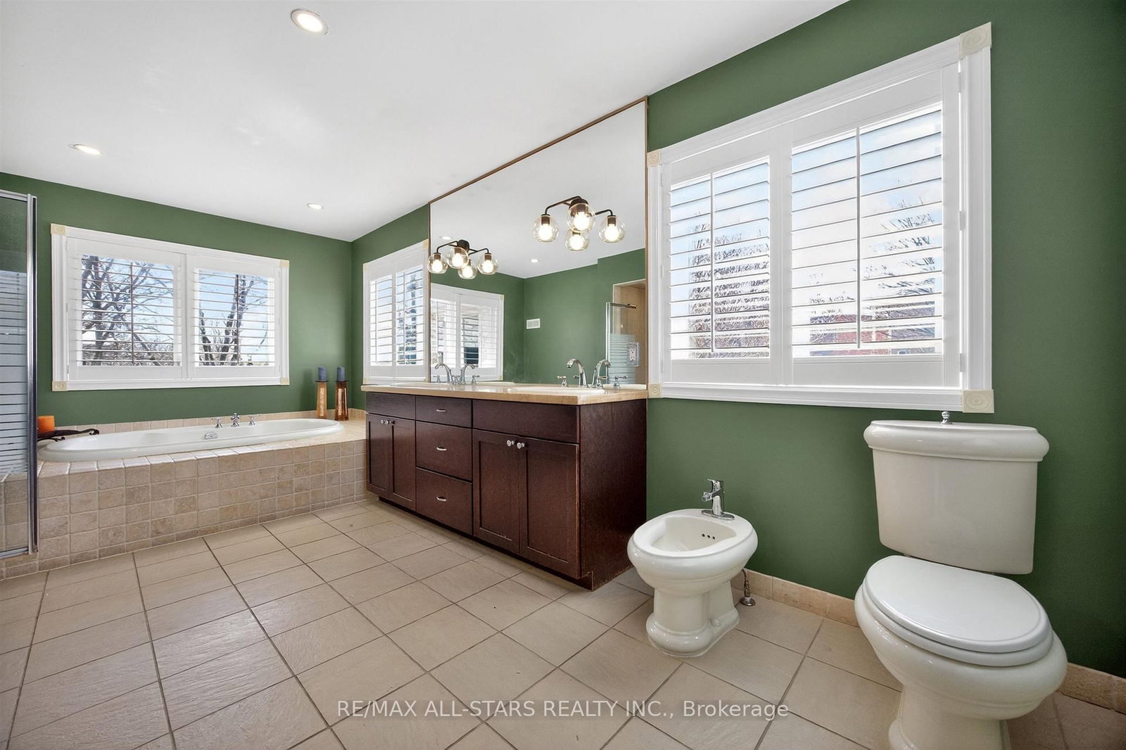 Detached House for sale at 11 Bliss Court, Markham, Ontario, L3R 9E7 - Buttonville - MLS: N12998176