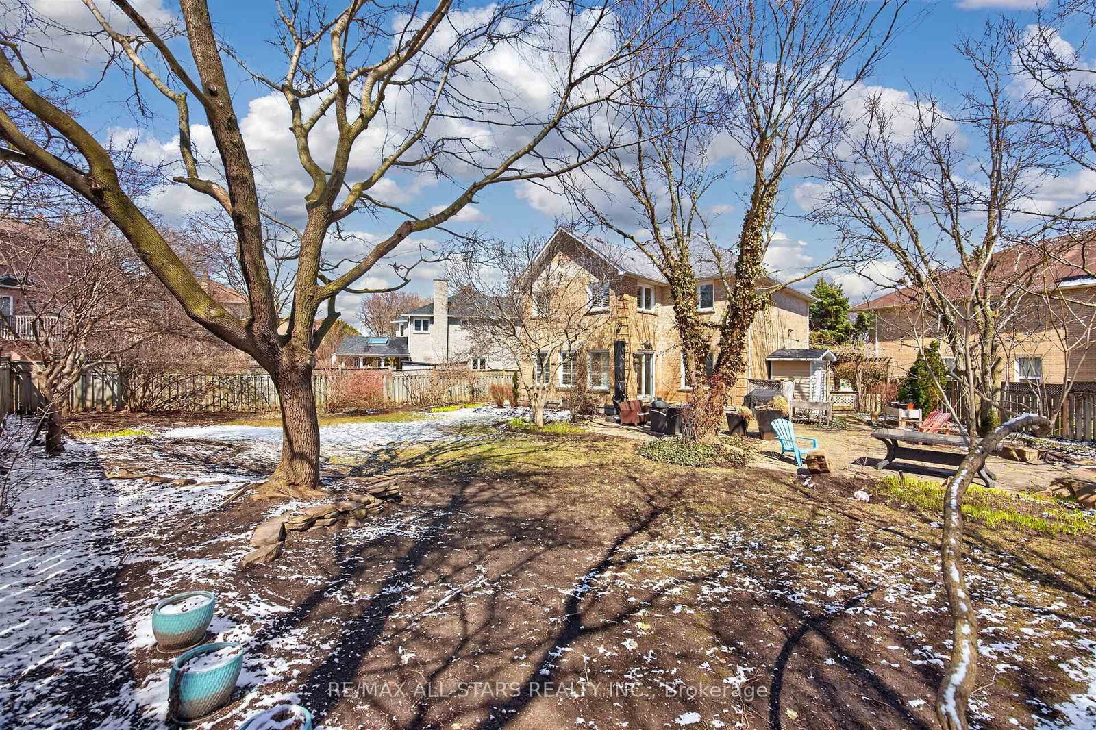 Detached House for sale at 11 Bliss Court, Markham, Ontario, L3R 9E7 - Buttonville - MLS: N12998176