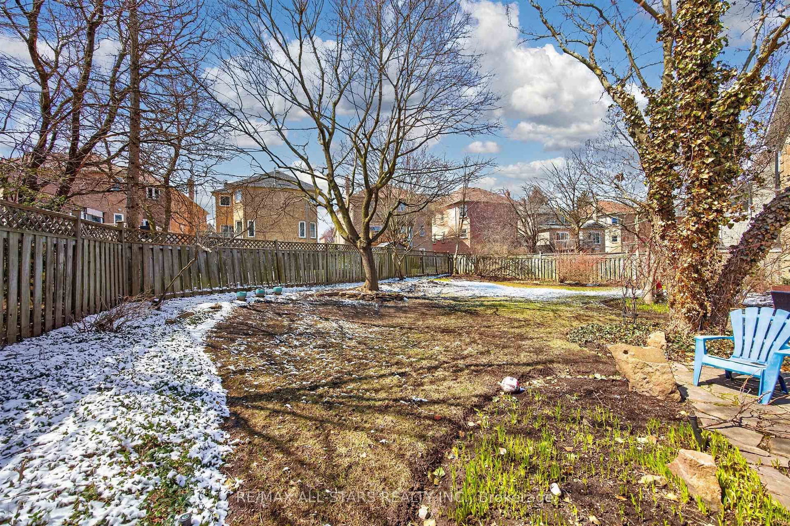 Detached House for sale at 11 Bliss Court, Markham, Ontario, L3R 9E7 - Buttonville - MLS: N12998176