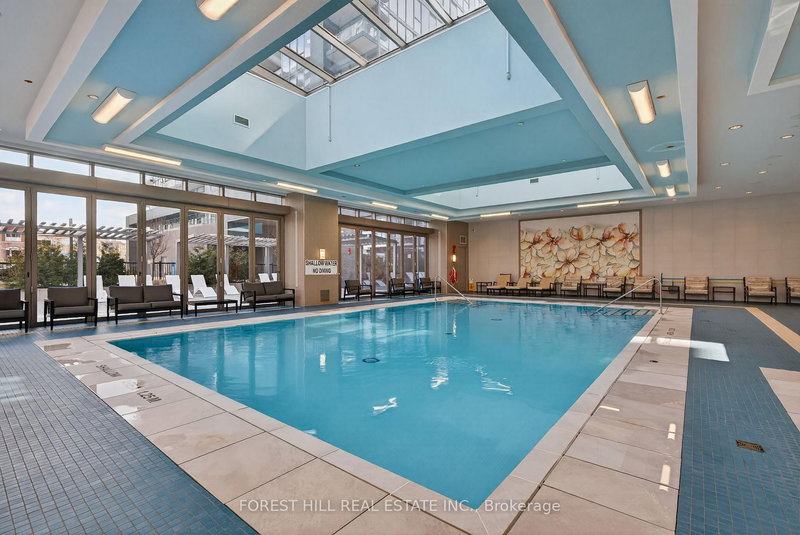 208 - 10 Gatineau Dr, Vaughan, L4J 0L2 | Image 2