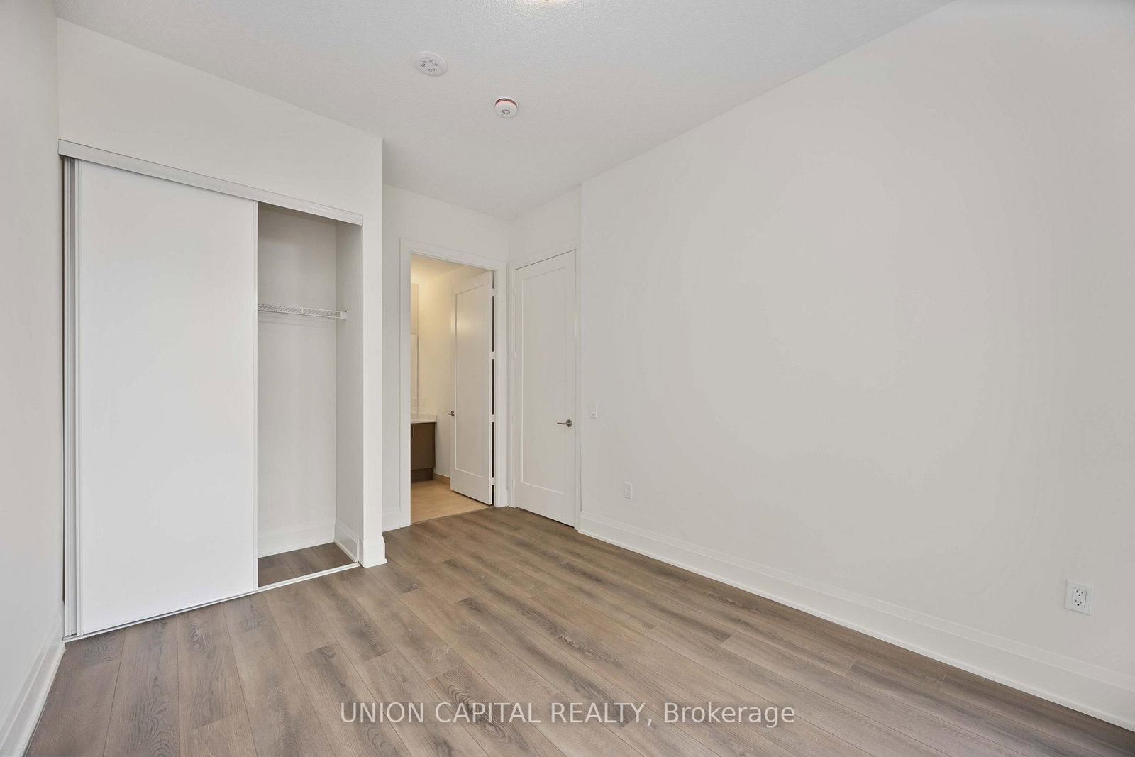 8960 Jane Street, Unit 519 - Photo 10