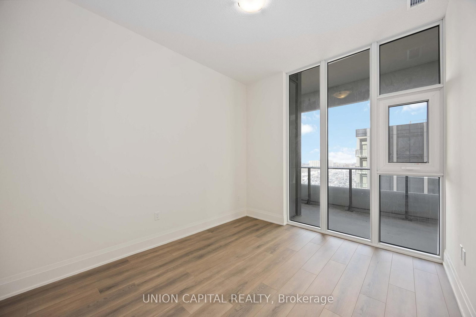 8960 Jane Street, Unit 519 - Photo 16