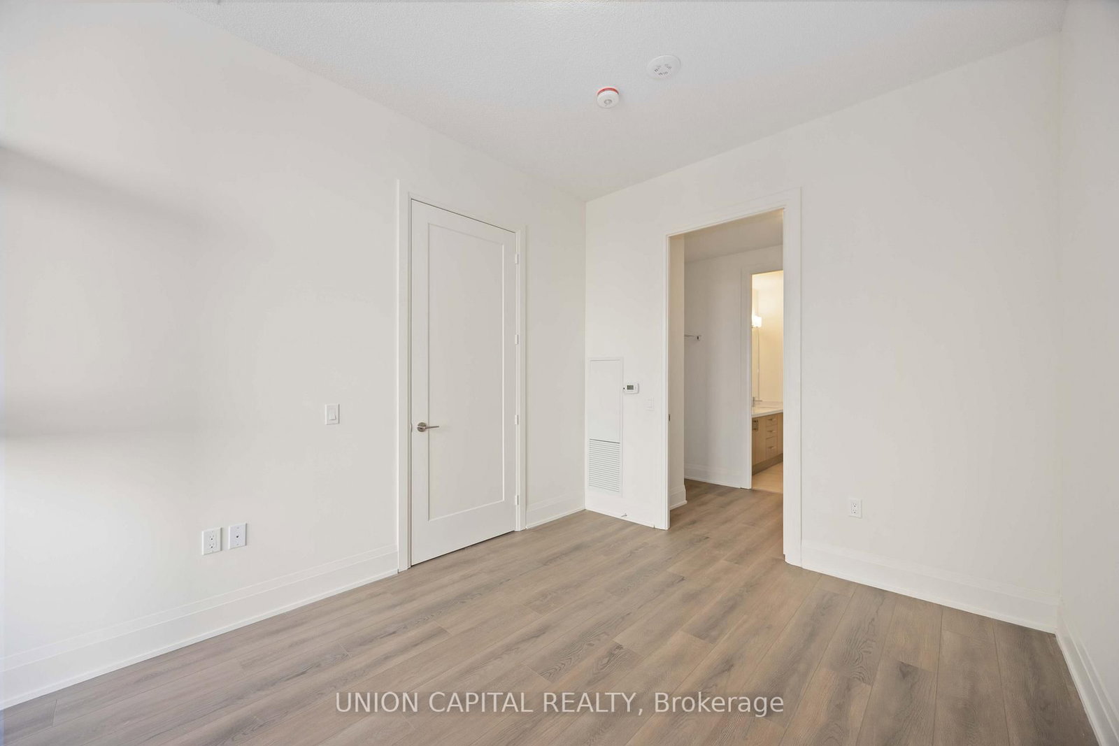 8960 Jane Street, Unit 519 - Photo 17