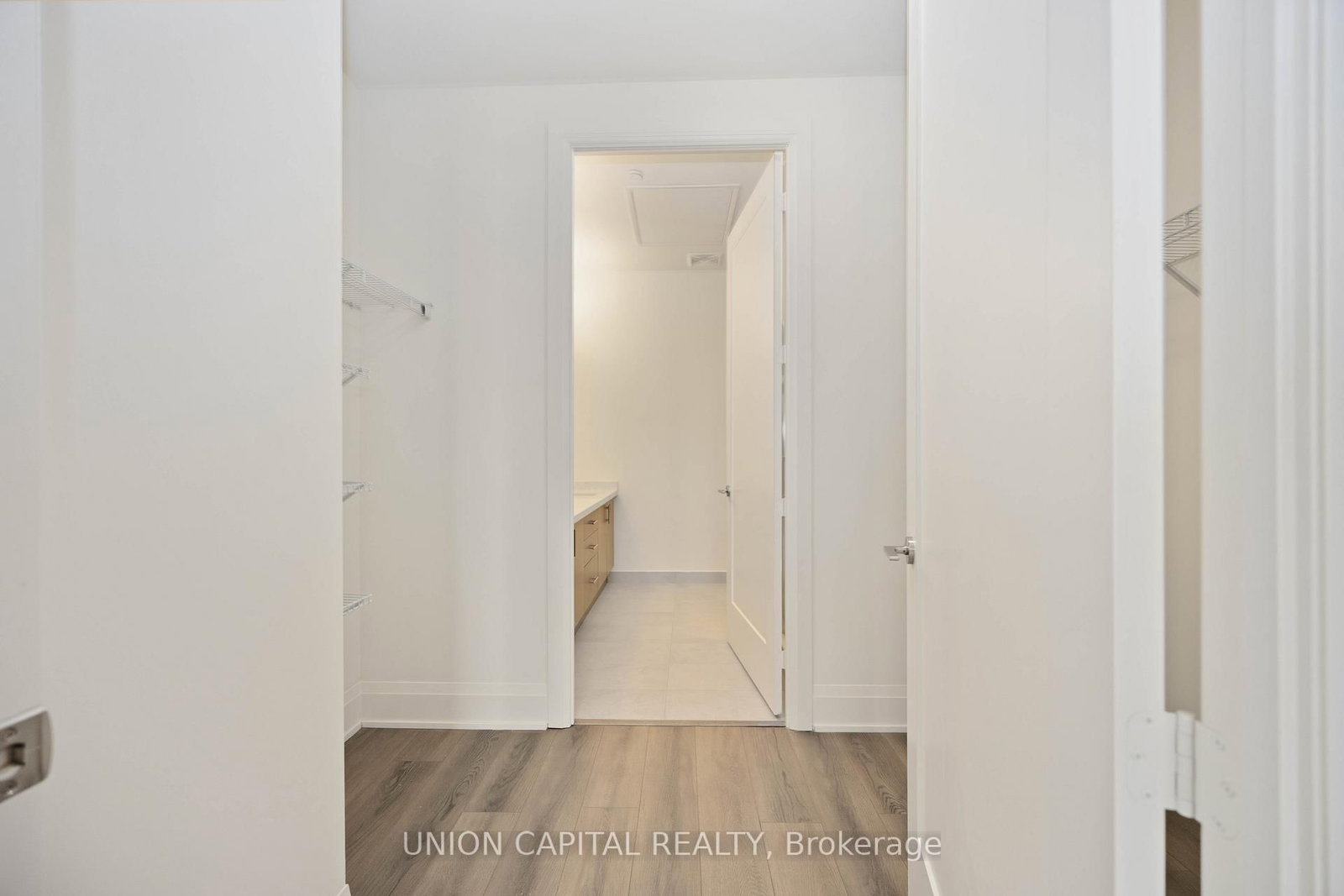 8960 Jane Street, Unit 519 - Photo 18