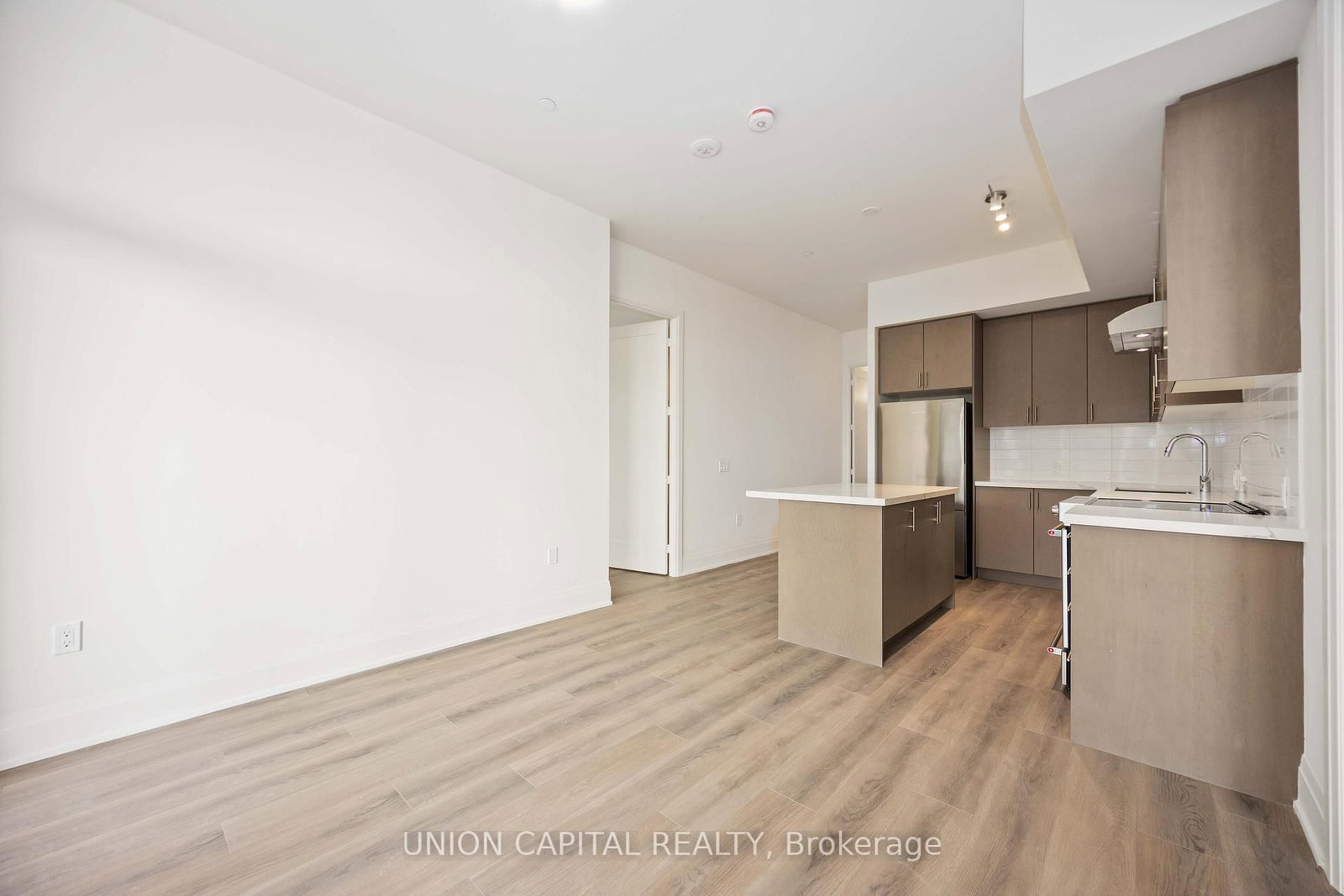 8960 Jane Street, Unit 519 - Photo 20